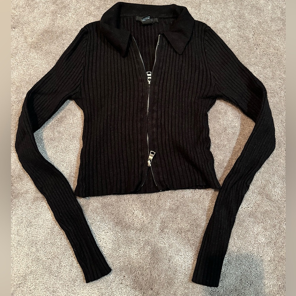 Forever21 Small Cropped Long Sleeve